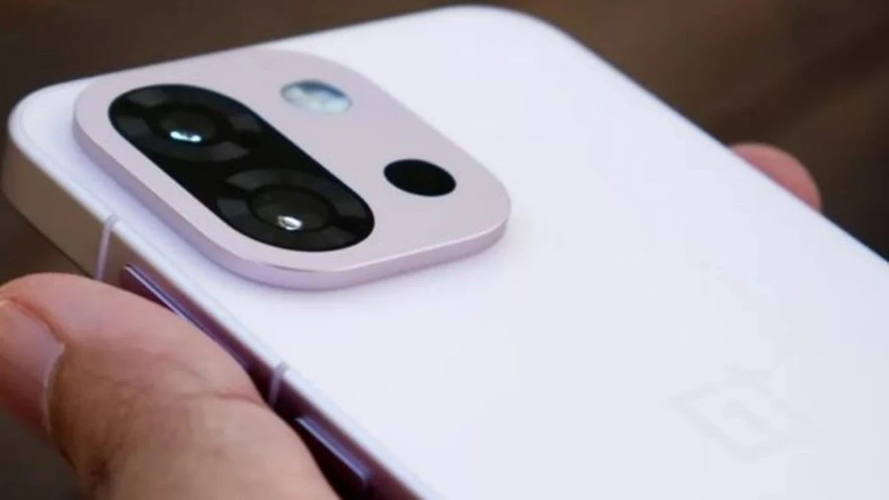 تسريب جديد هاتف OnePlus 15T ببطارية ضخمة ومواصفات قوية